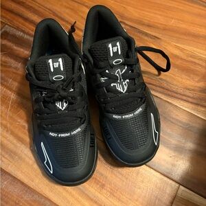 Euc PUMA “Not From Here” 1 of 1 Black Sneakers Women’s 4.5 Limited Edition (S3)